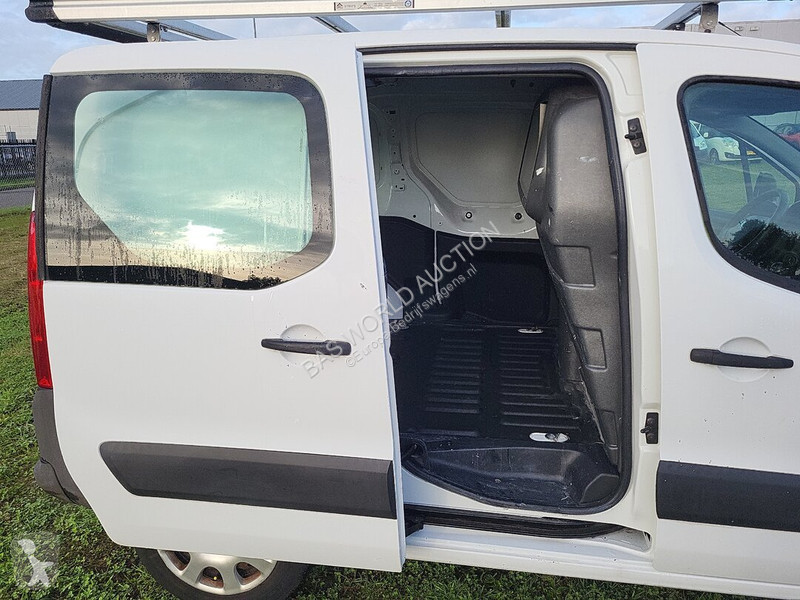 Véhicule utilitaire Peugeot 90pk