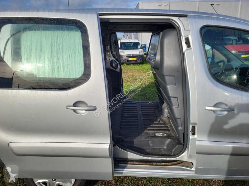 Véhicule utilitaire Peugeot 99pk