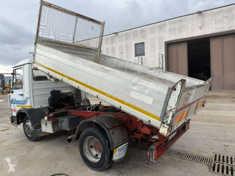 Véhicule utilitaire Iveco 65-12