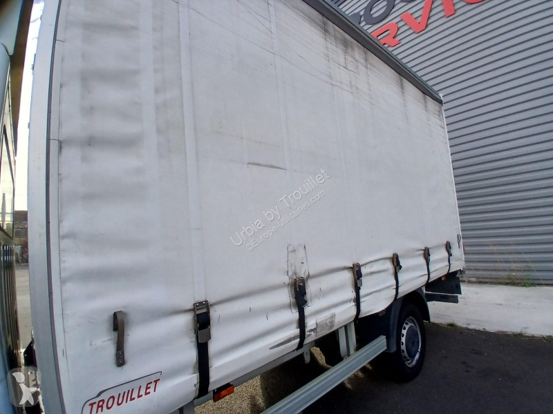 Véhicule utilitaire Renault 20M3 BACHE 145 CV...
