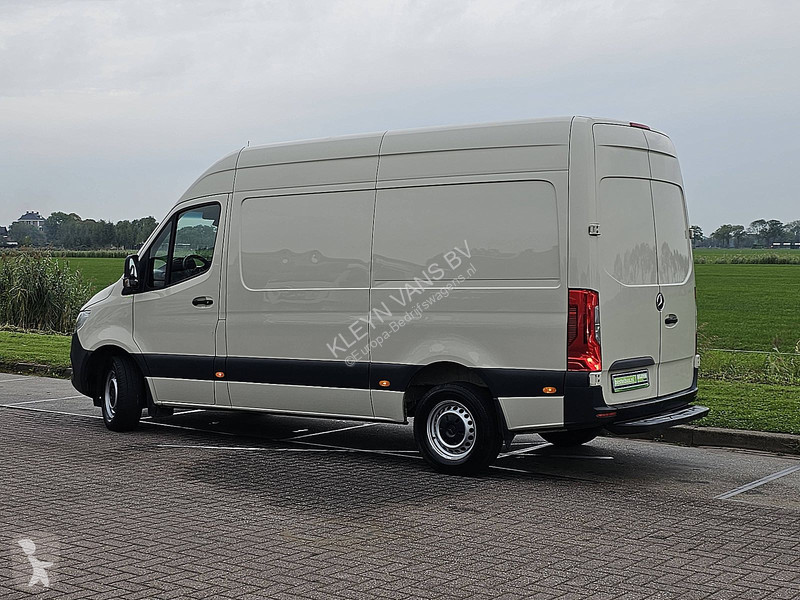 Véhicule utilitaire Mercedes 311 L2H2 ac EURO6...