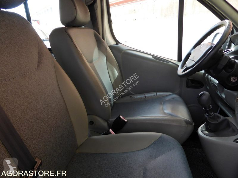 Renault TRAFIC van