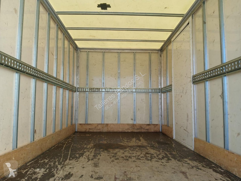 Furgoneta Iveco 35C16 3.0 20m3 con puertas...