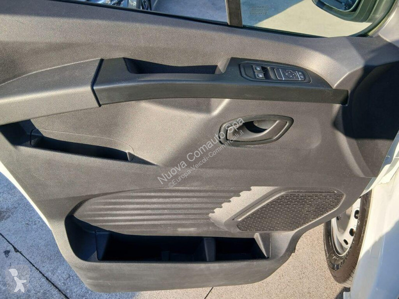 Renault IV van