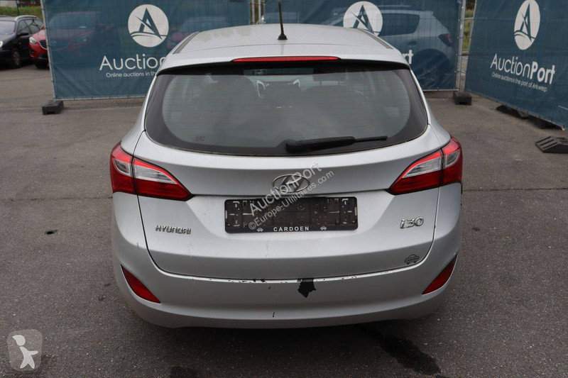 Hyundai i30 van