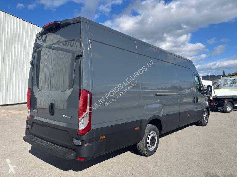 Iveco 35S21 van