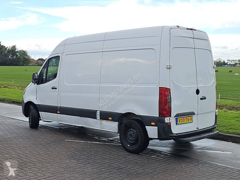Mercedes 311 van