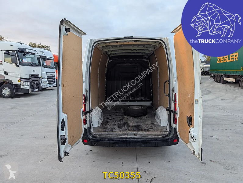 Renault 135 L2H2 van