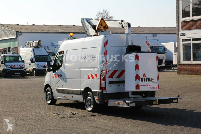 Véhicule utilitaire Renault 125 dci Versalift...