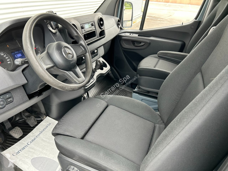 Autoutilitară Mercedes III 214 FWD