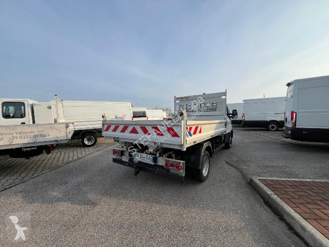 Véhicule utilitaire Iveco DAILY 35C14H p 3450...