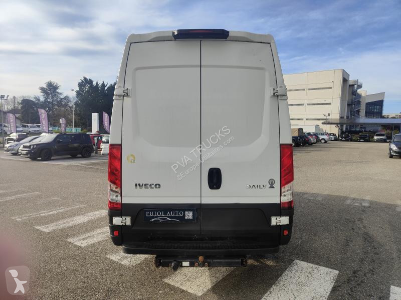 Véhicule utilitaire Iveco FGN 35 S 13 V12 H2...