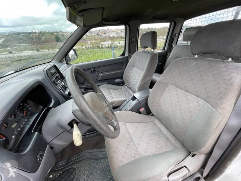 Véhicule utilitaire Nissan 2.5 DI