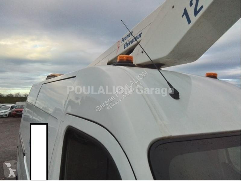 Furgoneta Renault FOURGON NACELLE 121FT SANS...