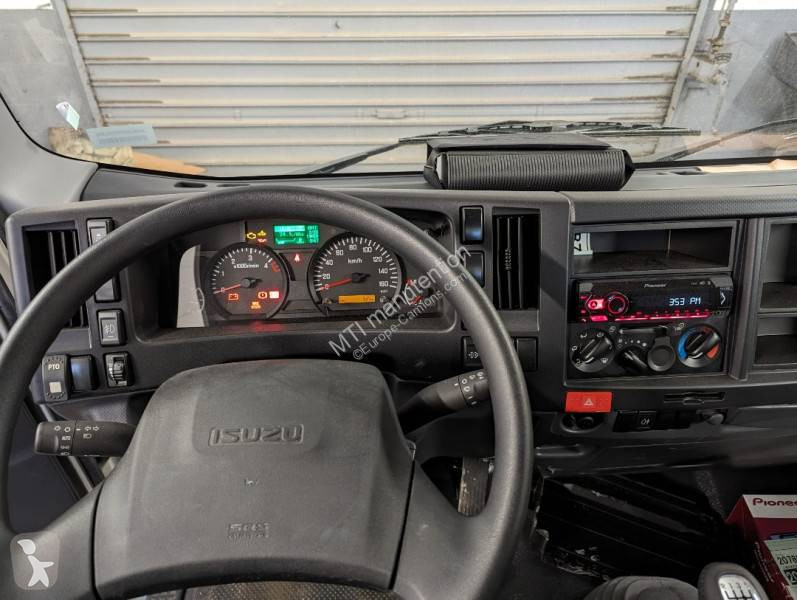 Véhicule utilitaire Isuzu