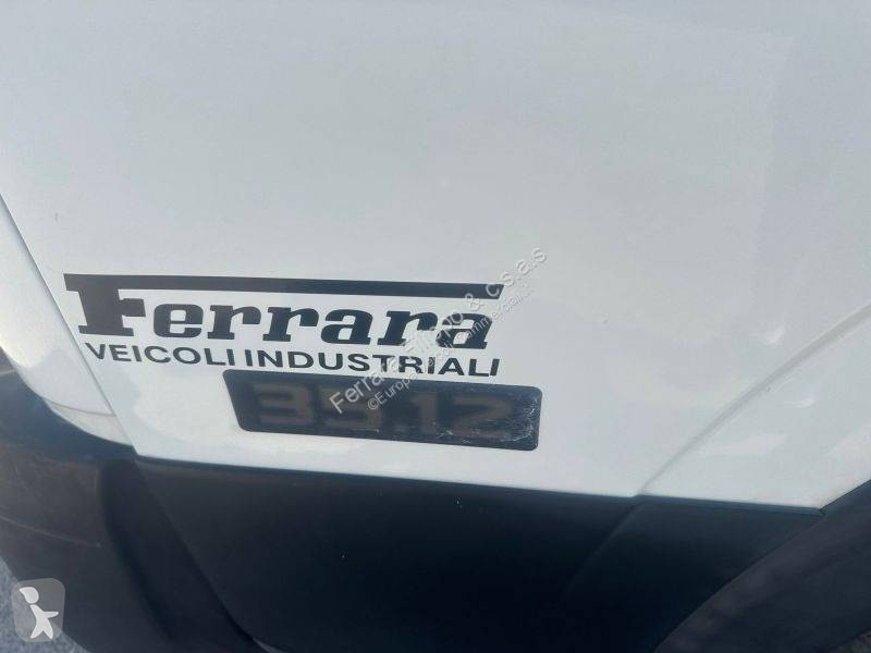 Autoutilitară Nissan