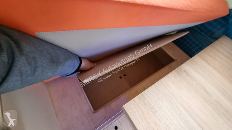 Bedrijfswagen  FM1 shelter ausgebaut