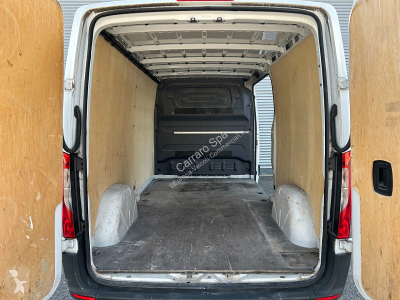 Furgoneta Mercedes III