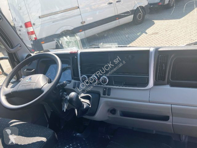 Véhicule utilitaire Mitsubishi CANTER