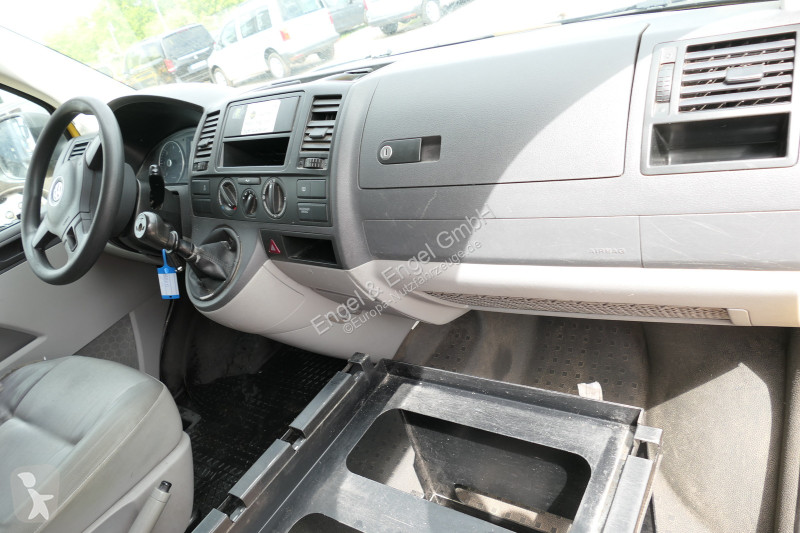 Véhicule utilitaire Volkswagen T5 Transporter...