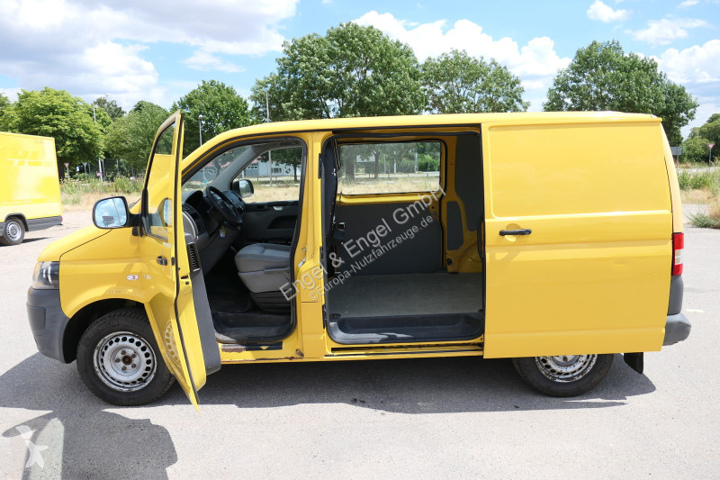 Лекотоварен автомобил Volkswagen T5 Transporter...