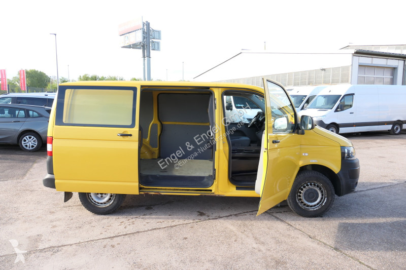 Лекотоварен автомобил Volkswagen T5 Transporter...