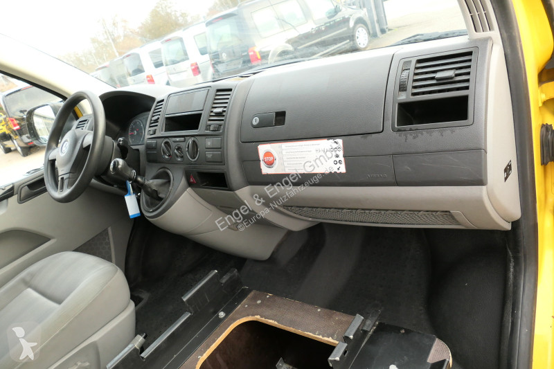 Véhicule utilitaire Volkswagen T5 Transporter...