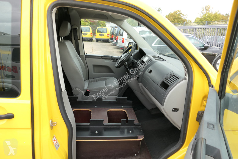 Лекотоварен автомобил Volkswagen T5 Transporter...