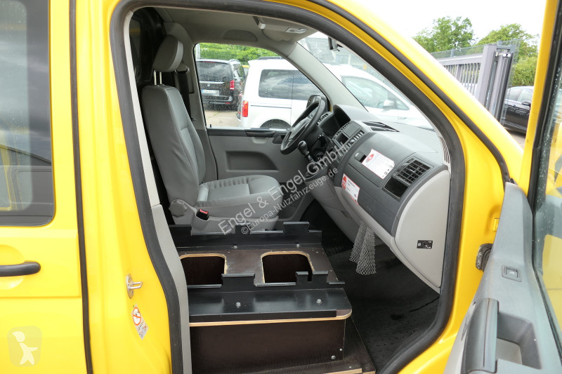 Лекотоварен автомобил Volkswagen T5 Transporter...
