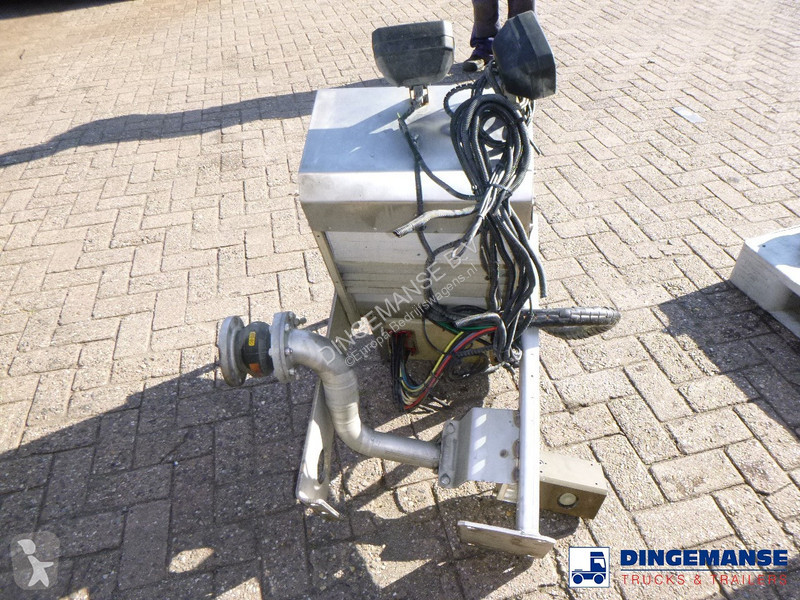 Veicolo commerciale  Fuel tank equipment...