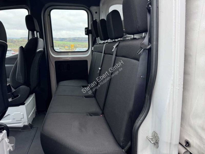 Véhicule utilitaire Mercedes 215 CDI DoKa 9G...