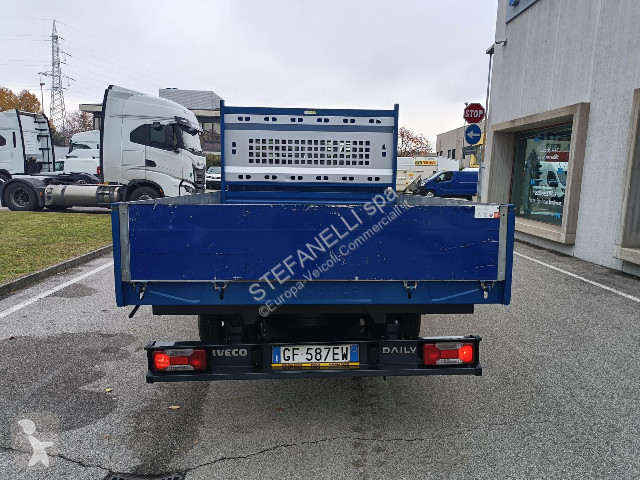 Véhicule utilitaire Iveco DAILY 35C14H D...