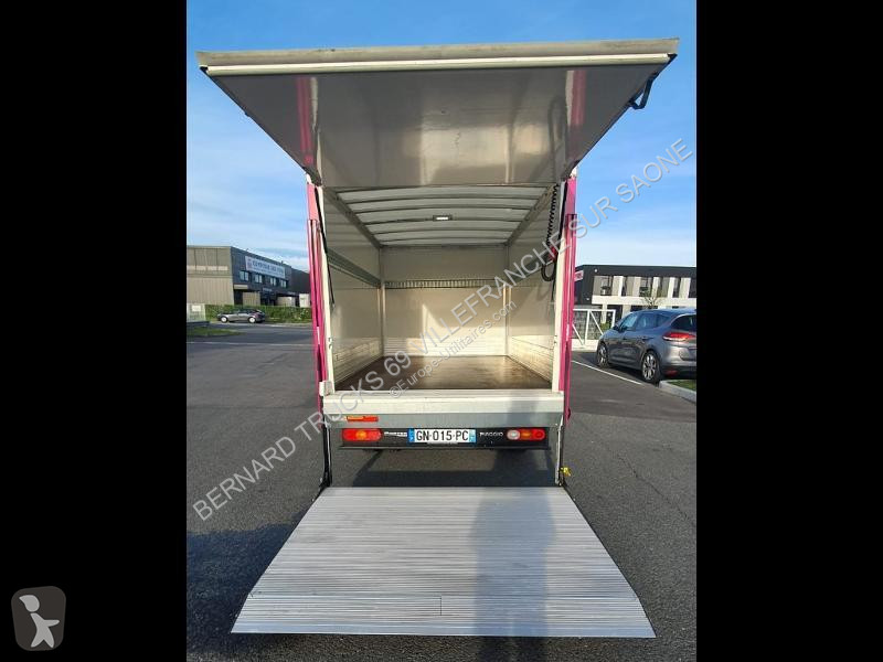 Furgoneta Piaggio caisse hayon roues jumelées