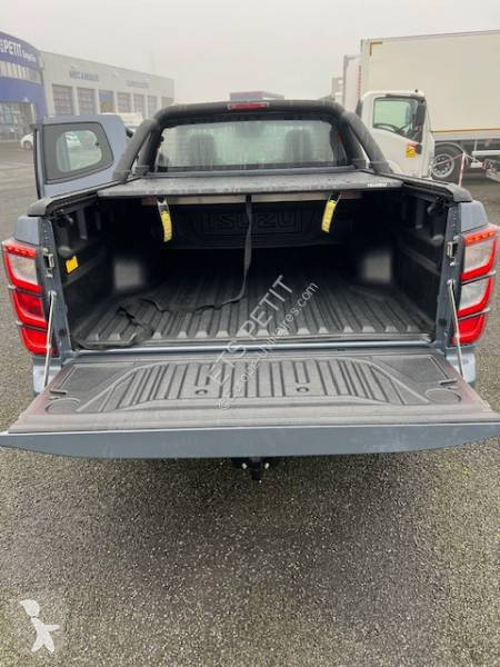 Véhicule utilitaire Isuzu