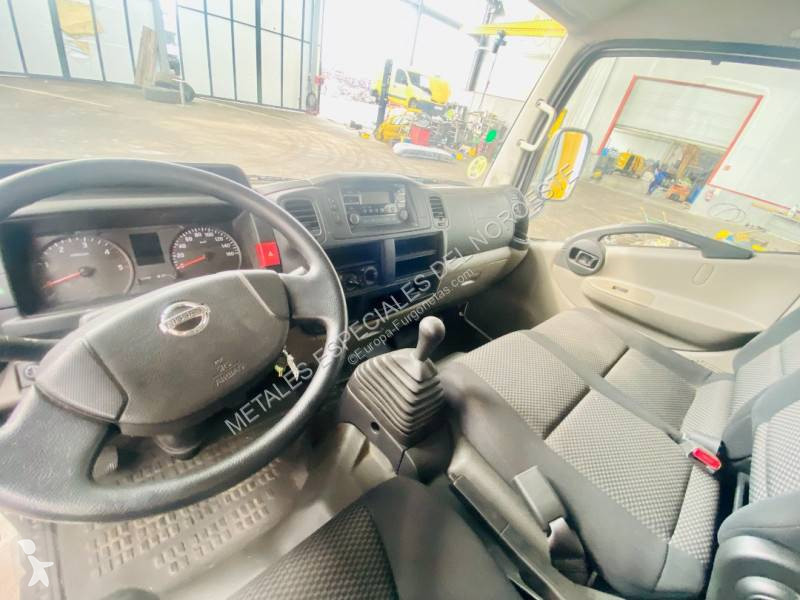 Véhicule utilitaire Nissan