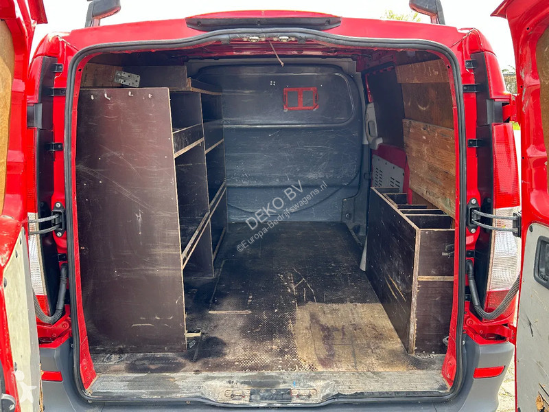 Véhicule utilitaire Mercedes 113 cdi...