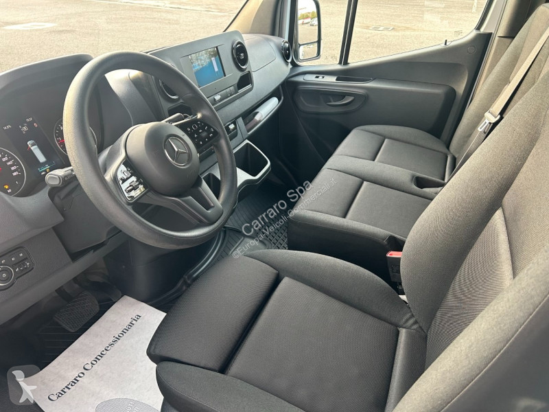 Véhicule utilitaire Mercedes III