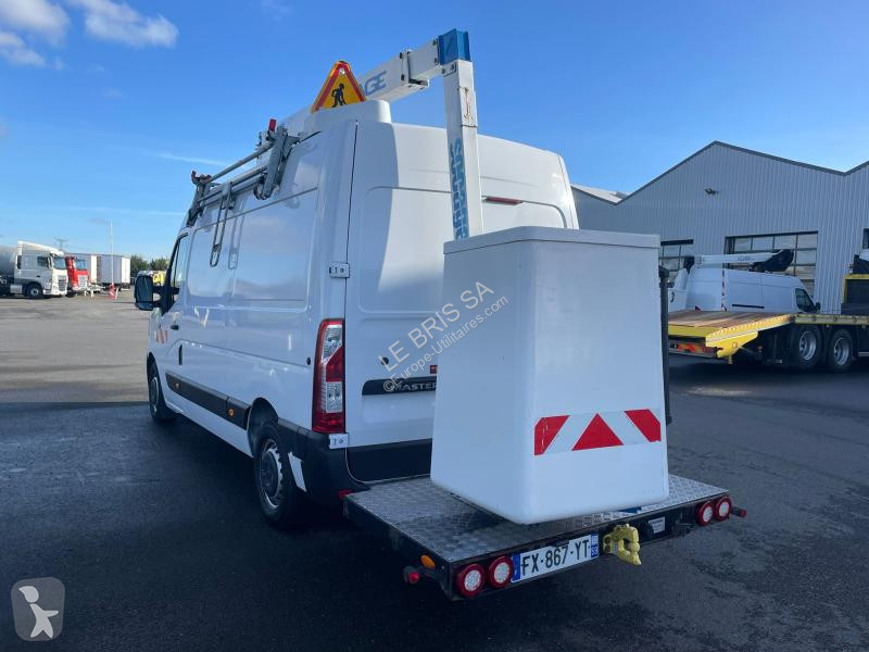 Véhicule utilitaire Renault 2.3DCI 145
