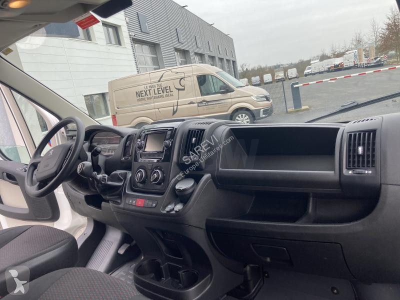 Véhicule utilitaire Peugeot 2.0 L L1H1 110 CV