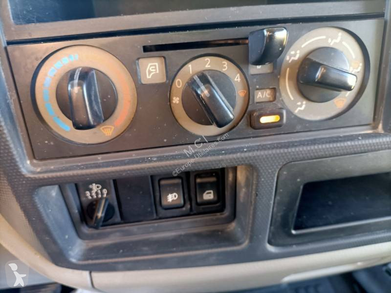 Véhicule utilitaire Nissan