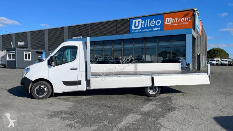 Véhicule utilitaire Nissan