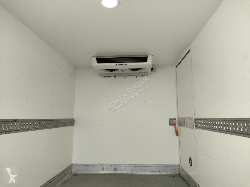 Véhicule utilitaire Iveco FRIGO 12M3 160 CV...