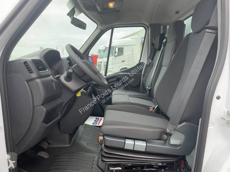 Véhicule utilitaire Nissan