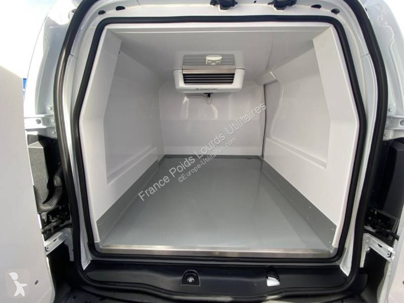 Véhicule utilitaire Nissan