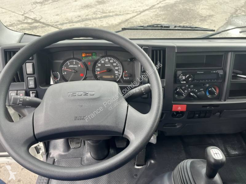 Véhicule utilitaire Isuzu