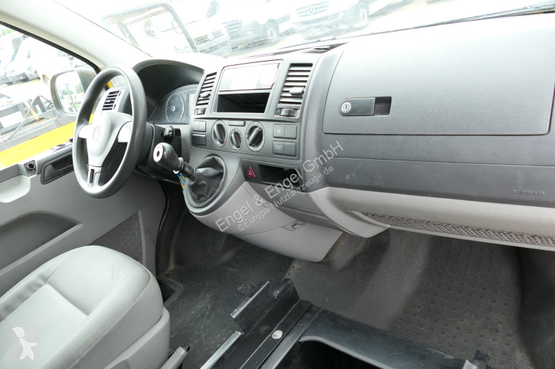 Véhicule utilitaire Volkswagen T5 Transporter...