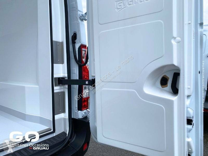 Véhicule utilitaire Nissan