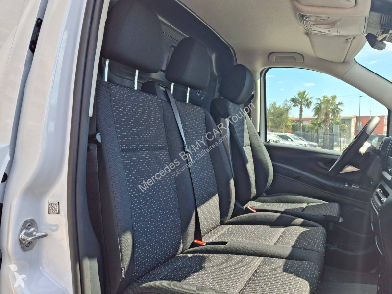 Véhicule utilitaire Mercedes VITO FOURGON 114...