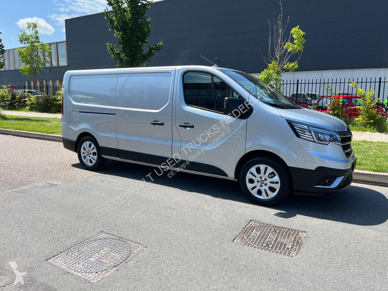 Furgoneta Renault E-Tech Red L2 H1, Airco, Nav,...