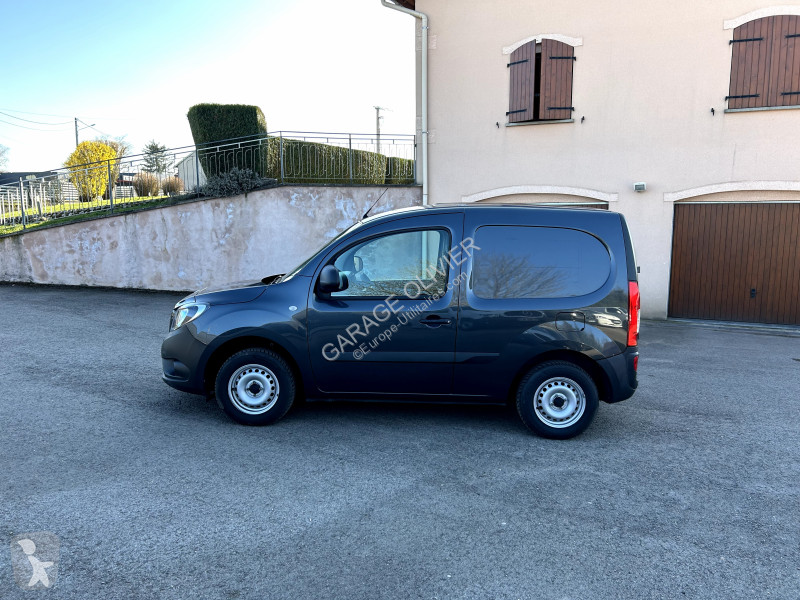 Véhicule utilitaire Mercedes Compact 109 1.5...